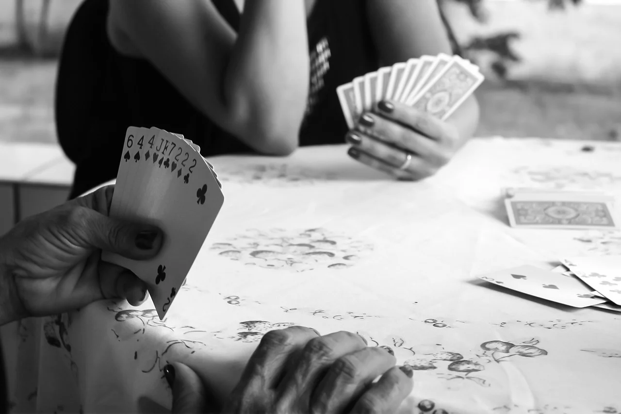 Table live ou RNG : ce que change vraiment un croupier en face de vous
